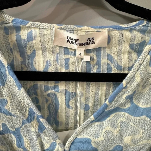 NWT Diane von Furstenberg Blue & White Pleated Printed Cotton Blouse Size 6 DVF - Picture 4 of 8